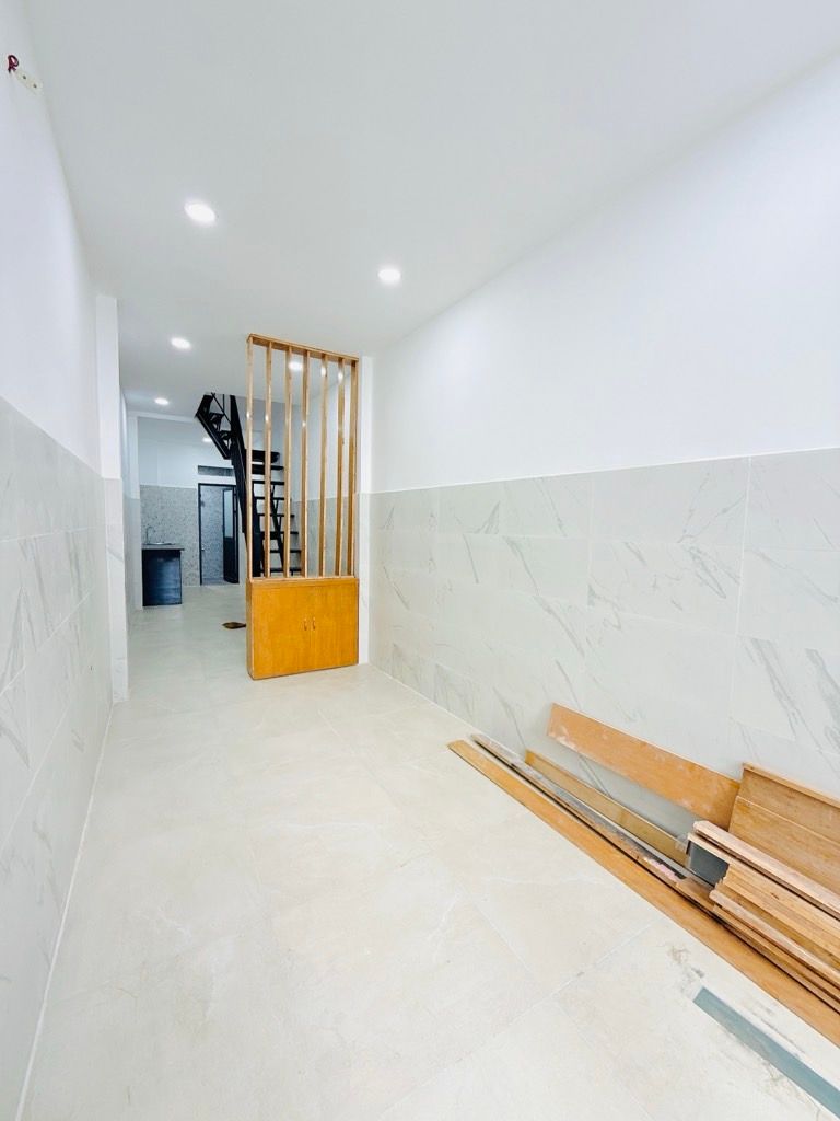 Bán nhà Diên Hồng, 25 m2 CN, 3 Tầng hẻm Bagac, 3.7 tỷ